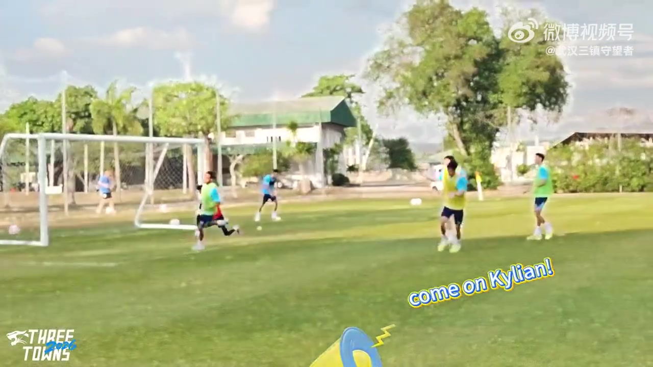 博主晒视频:三镇新援贝维斯已抵达泰国跟队冬训