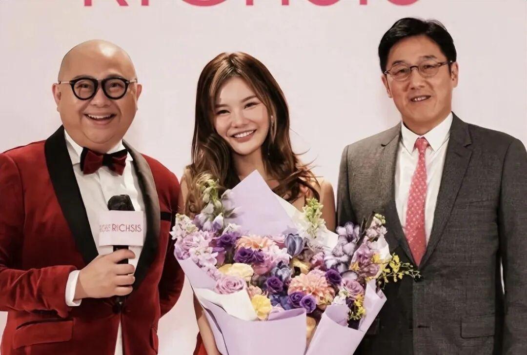 500网官网首页-生4子拿9000万豪宅却痛哭“想要尊重”:这场豪门官宣,谁赢了?